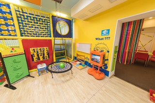 Игровые центры киров для детей. Кубики феодосия игровая комната. Динки парк киров цум. Детская комната в кирове. Игровые комнаты киров.