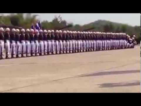 Hallucinante parade militaire façon