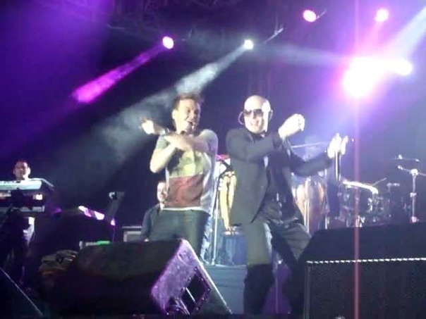 Pitbull e Michel Teló Ai se eu te pego 19, 01, 12 Centro de Convenções,