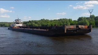 теплоход БТМ-478 с баржей 7401 идет по реке Оке