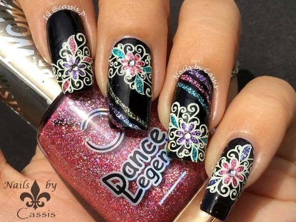Swirly Holo Flowers Stamping Nail