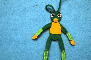 Игрушки из фетра. Видео 3. Кузя для пальчикового театра.