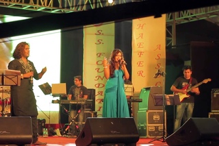 Jab Tak Hai Jaan - Saans - Shreya Ghoshal Live - A Tribute To Yash Chopra - Shahrukh Khan