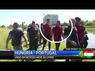 Cristiano Ronaldo arranca microfone do repórter e joga na lagoa