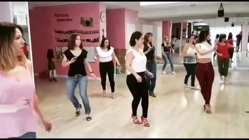 Salsa lady style,