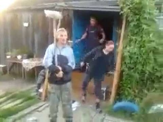 Дал  лопатой по лицу )))))18+
