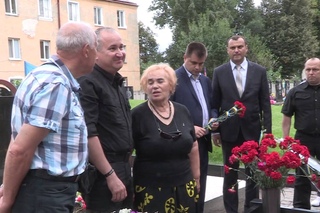 У Сумах Голова CБУ поклав квіти на могилу Героя України Олександра Аніщенка