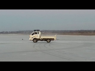 Kia Bongo таскает Русскую Ниву “как цуцика“