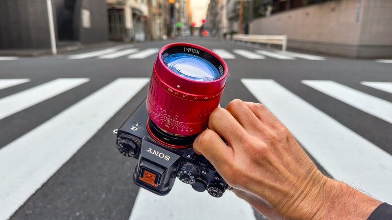 Weird 50mm f, 0, 95 Street Photography in