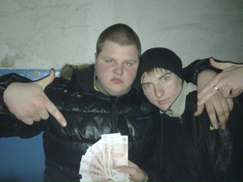 Валера Николашин <--{вроде как нормальный}--> | Энгельс