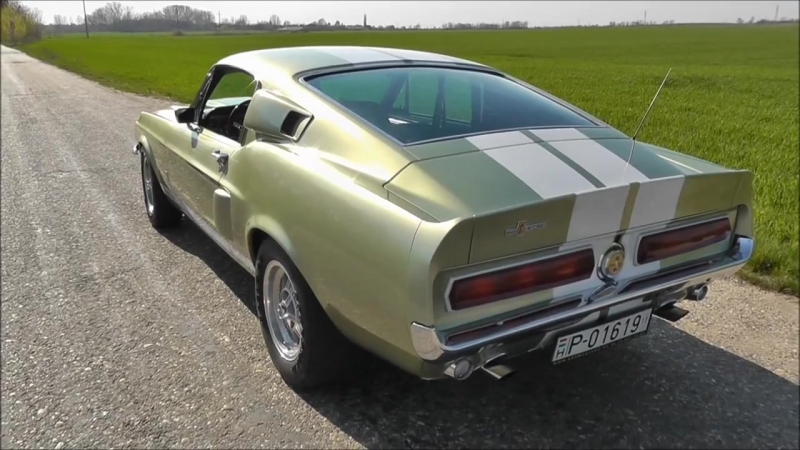 1967 Shelby GT500 revving and