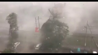 В Молодежном микрорайоне свидетели сняли на видео разгул стихии