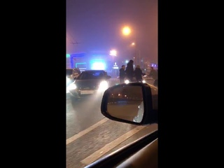 Драка водителей на кольце Семейного рынка