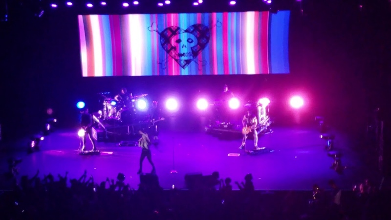 Girlfriend Avril Lavigne Live Toronto