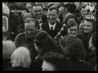 British sargeant returns home to Congleton (1945)