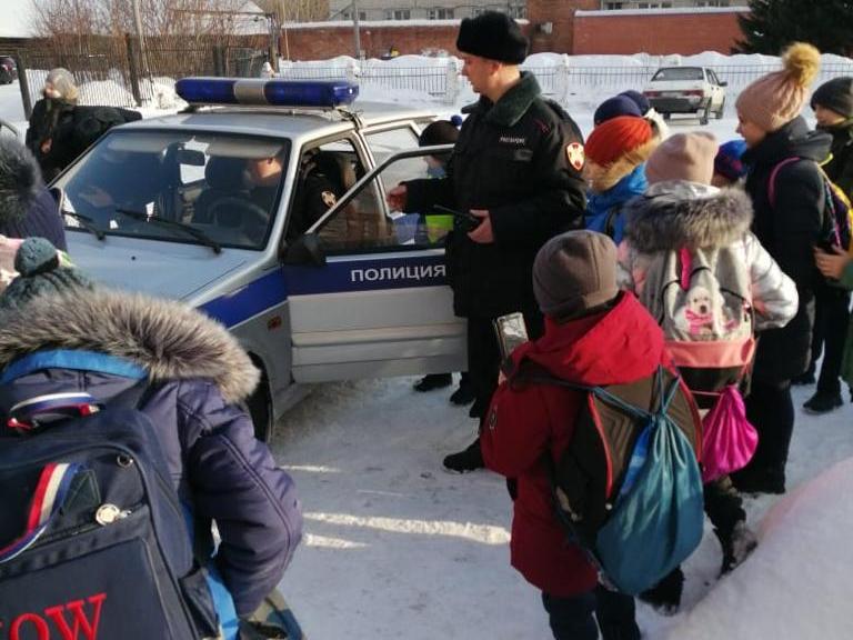В Томской области прошли уроки мужества для учащихся, посвященные 76-летию снятия блокады Ленинграда, изображение №9