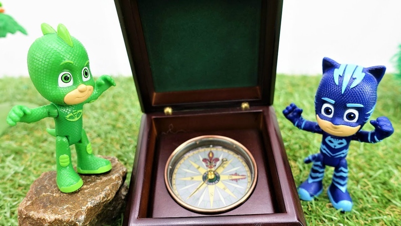 Pj Masks oyunu. Kertenkele Çocuk ve Kedi Çocuk ormanda