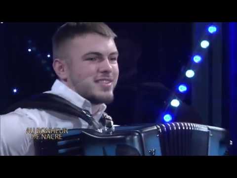 Французский вальс Papillons noirs на ТВ шоу Au Bonheur de Nacre, исполняет