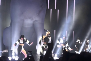 HQ Miley Cyrus Breaks Down @ Boston Bangerz Tour Crying over Floyd Cant Be Tamed