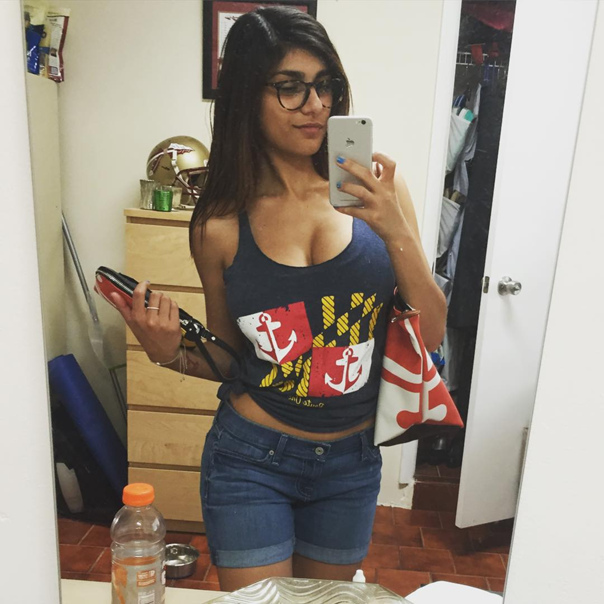 Mia khalifa arsch