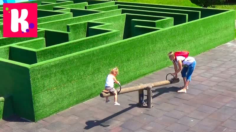 Катя и Макс в парке с