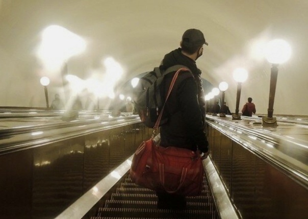Нестандартный ракурс. Боюсь метро. K. Эскалатор в метро. Иностранцы в метро москвы.