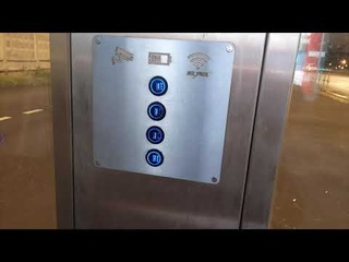Измеряю напряжение в USB-розетках на остановке общественного транспорта.