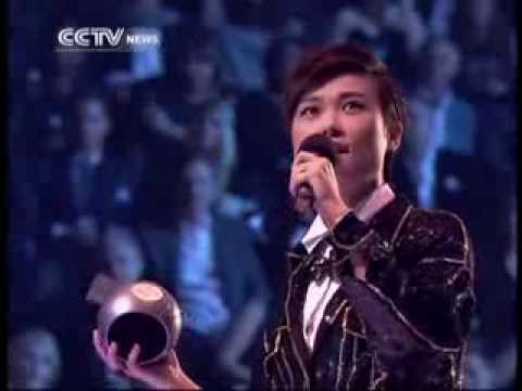 Chinese idol Chris Lee wins at the 2013 MTV Europe Music