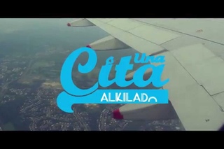 Una Cita - Alkilados (Video Lyrics Oficial)