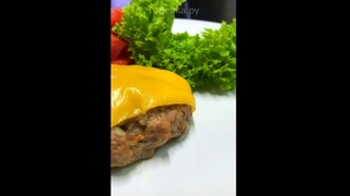 Все смешала, придавила, добавила начинку и в духовку. Вкусный ужин за считанные минуты